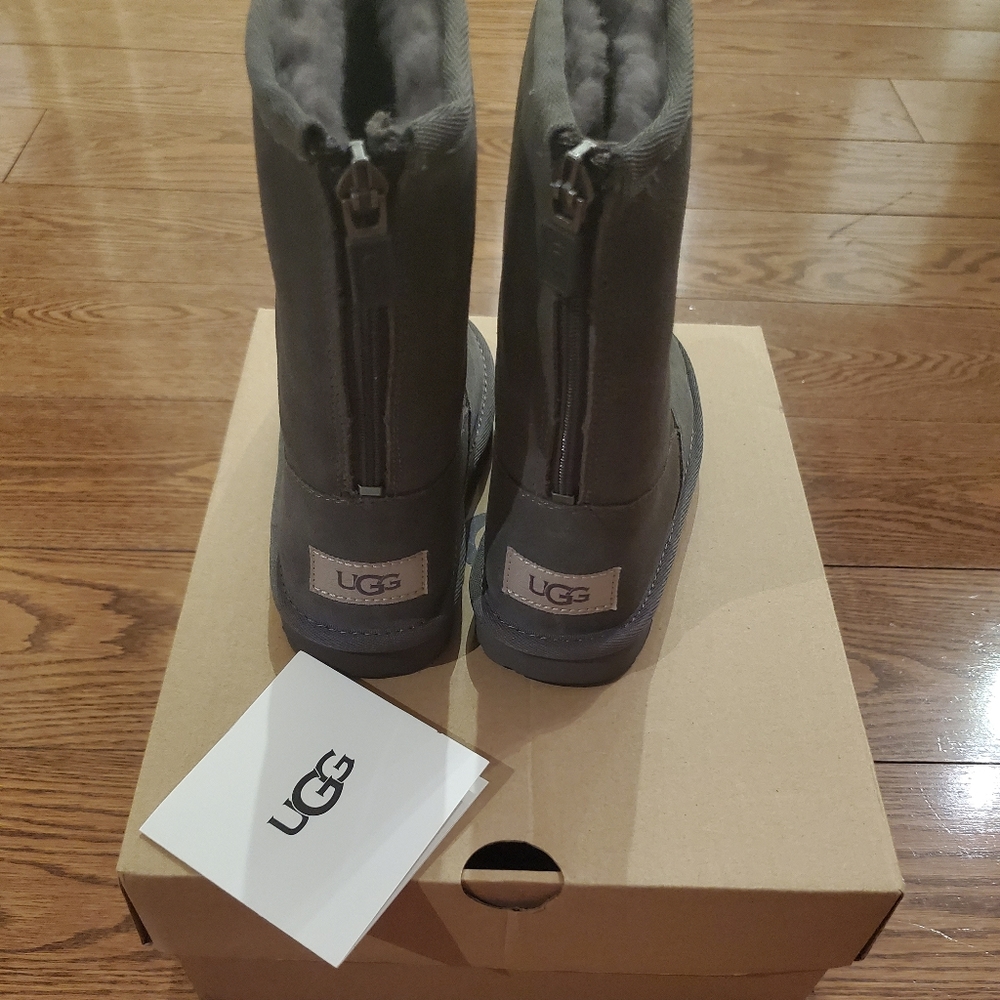 UGG - Picture 4 of 8